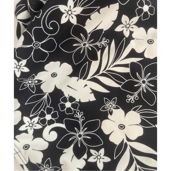 Cabana del Sol One Piece Floral Bathing Suit Size: L - Picture 10 of 11